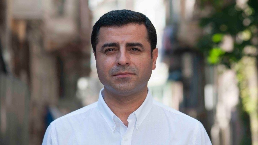 دمیرتاش:  به خاطر کُرد بودن محاکمه می شوم؛ نمی توانید گردن مرا خم کنید
