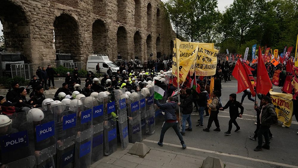 Hundreds of people were arrested in the May Day rally in Istanbul