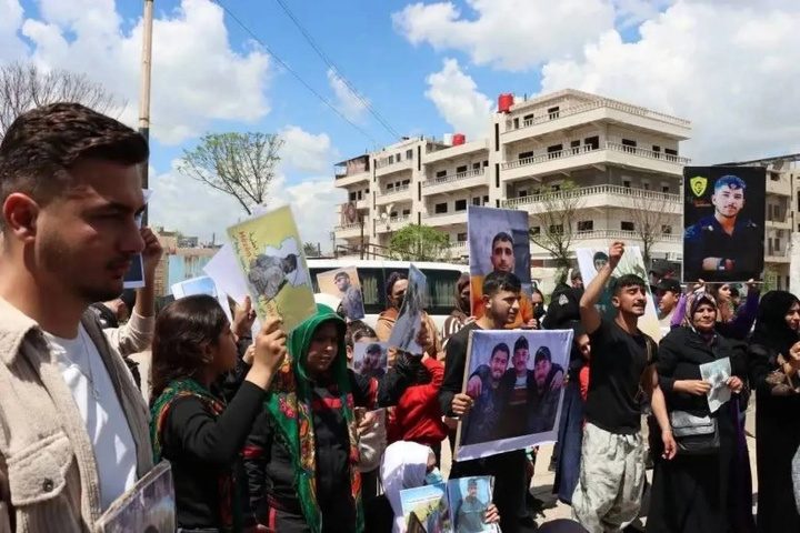 کوردانی سووریا نیگەرانن لە سڕینەوەی بەرەبەرەی دەستکەوتەکانیان