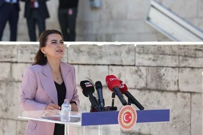 Parliament should turn the peace commission report into a law as soon as possible